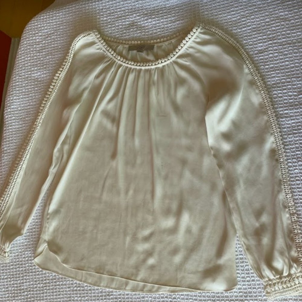 ANN TAYLOR LOFT - WIDE SCOOP BLOUSE - XS